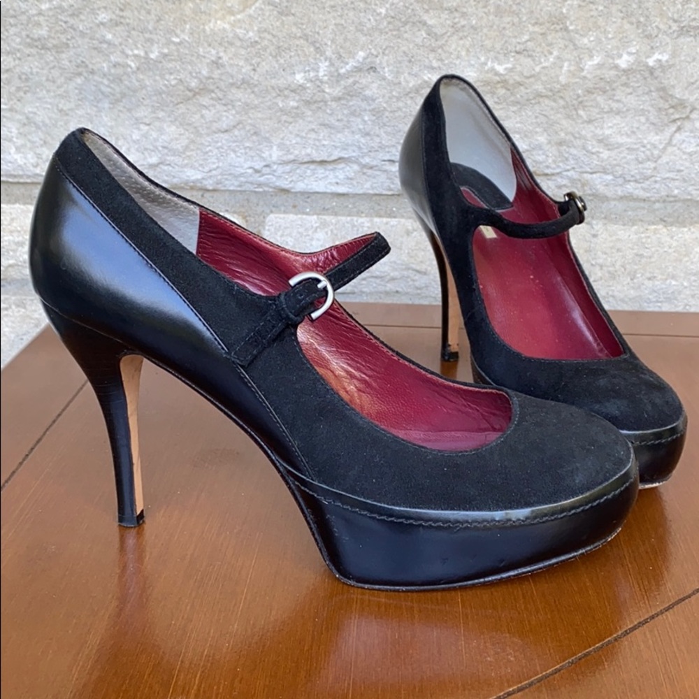 Max Studio Round Toe Pumps